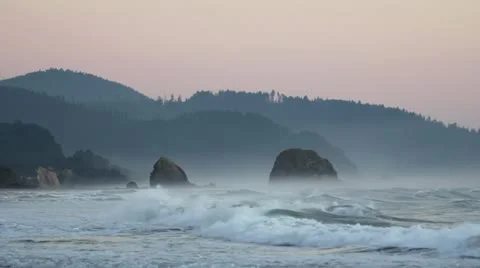 Crashing Waves with Haystack Rocks in Cannon Beach 1080p 스톡 동영상 12110217