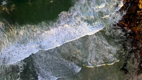 Crashing waves at Onrus beach 스톡 동영상 152954503