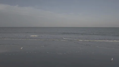 Crashing Waves Push to Ocean Drone D-Log 库存影片 89922601