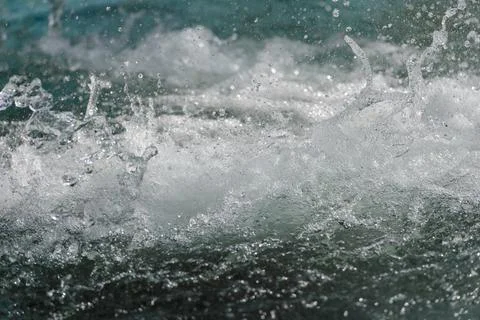Crashing waves splash with force and beauty Stock-Fotos