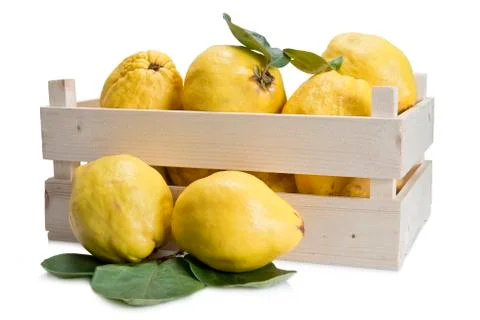 Crate with quinces Foto stock