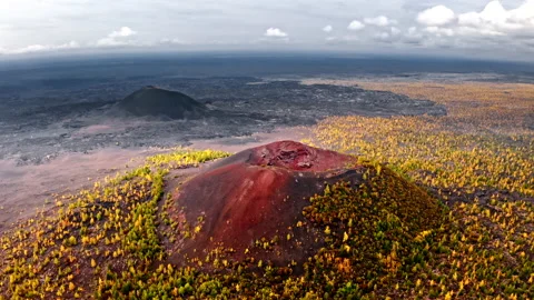 Crater of active volcano, Kamchatka Video stock 137032098