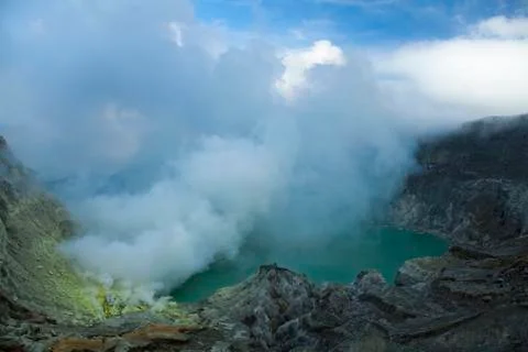 Crater of volcano Ijen, Java, Indonesia Stock-Fotos