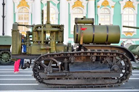 Crawler Tractor stalinets on Palace square Foto stock