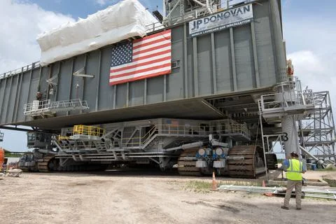 Crawler-transporter 2 (CT-2) is underneath the mobile launcher May 31, 2018.. Photos