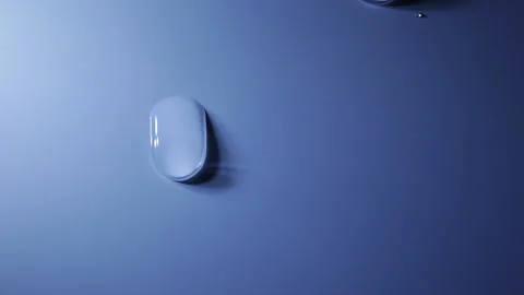 Crawling drops of water Vidéo 106485165