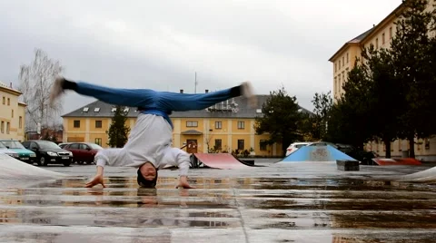 Crazy boy spins on his head on the street Video stock 57913808