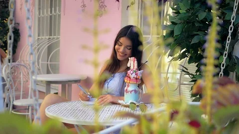 Crazy enormous milkshake is on the table Video stock 104057123