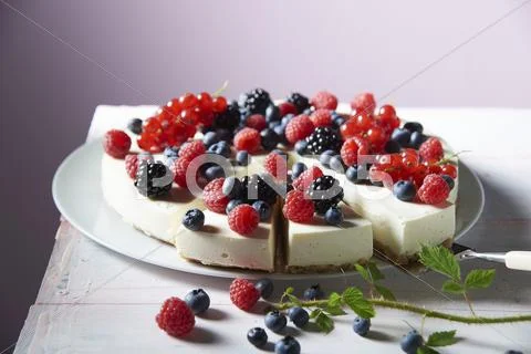 Cream cheese cake with berries, sliced Stock Photos