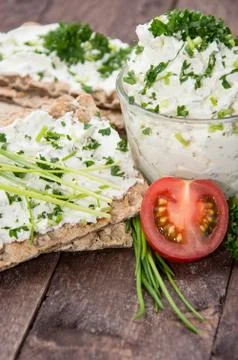 Cream cheese on crispbread Fotos Stock