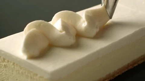 Cream on cheesecake Stockbeeldmateriaal 81792141