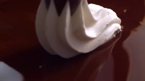  Cream on chocolate surface turning Video stock 81805972