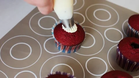 Cream on cupcake Stock Footage 171340938