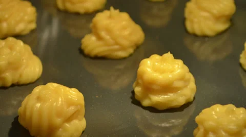 Cream puff baking timelapse Video stock 37209599