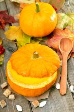 Cream soup in pumpkin Foto stock