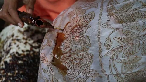 Create and design white fabric using canting and malam Stock Footage 131541237