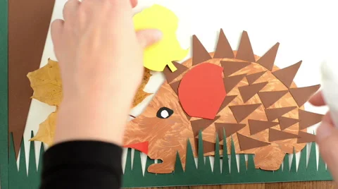 Creating an apple of paper to glue it on a paper hedgehog. Video stock 43819380