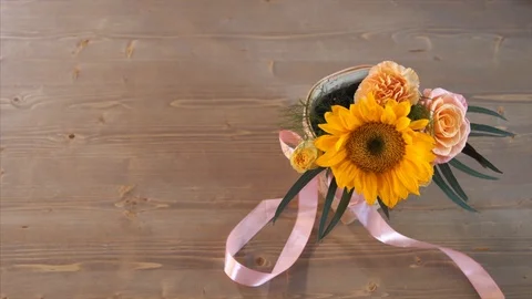 Creating beautiful flower bouquet in workshop. Stock Footage 122952728