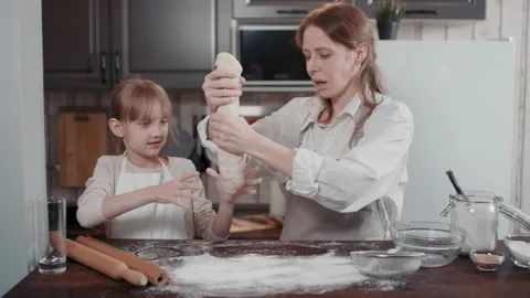 Creating Bread Shape 動画素材 145457993