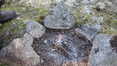 Creating a Fire Pit in the Wilderness with Natural Materials 库存影片 333403289