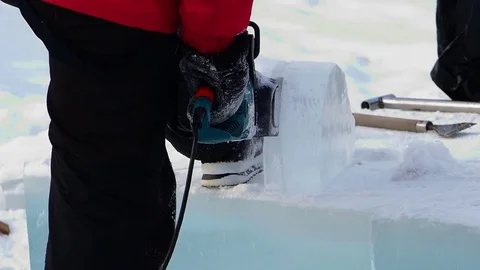 Creating ice sculptures in the Park 스톡 동영상 84588164