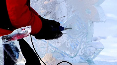 Creating ice sculptures in the Park 스톡 동영상 84664794