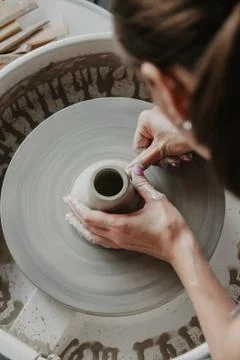 Creating a jar or vase of white clay close-up. Woman hands making clay jug. Stock-Fotos