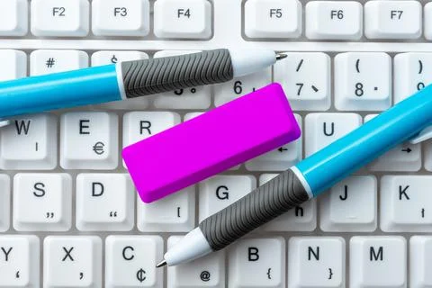 Creating Online Chat Platform Program, Typing Science Fiction Novel Stockfoto's