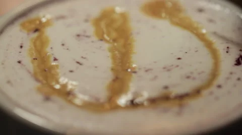 Creating a pattern in the form of a swan on the cappuccino Видео 58861805