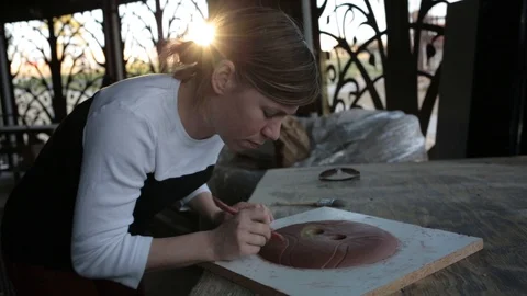 Creating a rough shape 動画素材 104969959