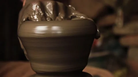 Creation of a clay pot. Stock-Footage 40090296