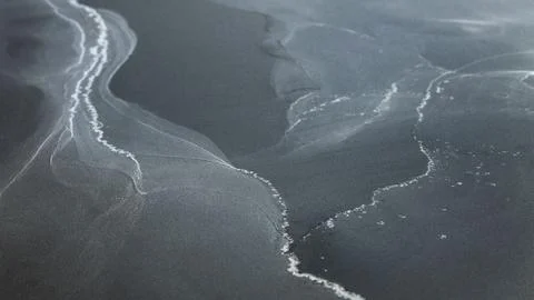 Creation of unique patterns with alcohol ink on a dark surface during an Illustrazione stock