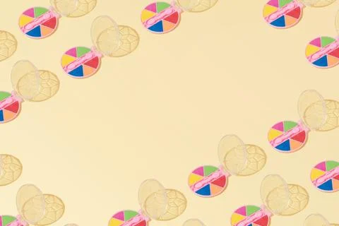 Creative abstract cosmetic makeup eye shadow pattern flat lay yellow copy spa Foto stock