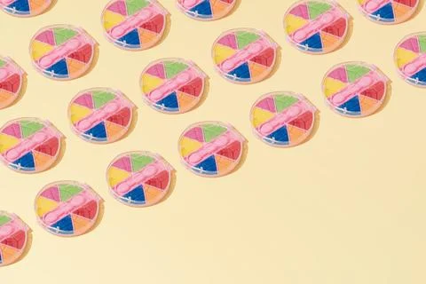 Creative abstract cosmetic makeup eye shadow pattern flat lay yellow copy spa Foto stock