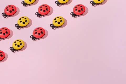 Creative abstract ladybug pattern flat lay on pastel pink background copy spa Foto stock