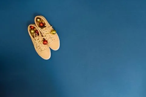 Creative backdrop for winter time. Shoe store with beige sneakers and decoration 스톡 사진