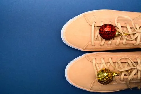 Creative backdrop for winter time. Shoe store with beige sneakers and decoration 스톡 사진