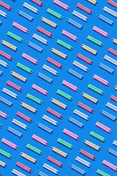 Creative background from pattern of colorful candles for cake. Fotos de archivo