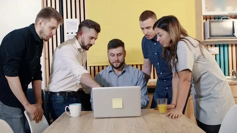 Creative business team meeting discussing new ideas. Man manager works on Stockbeeldmateriaal 103940887