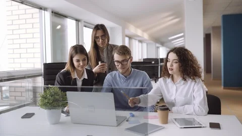 Creative business team work in office and discussing start-up ideas and projects 스톡 동영상 103076552