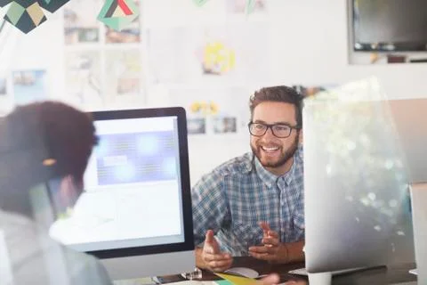 Creative businessmen talking at computer in office Foto stock