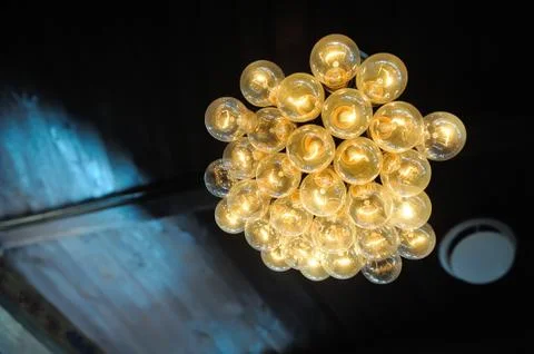 Creative chandelier on the ceiling of a set of retro light bulbs 스톡 사진