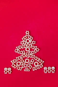 Creative composition of raw wheat pasta - christmas tree and little men - on  Stock Photos