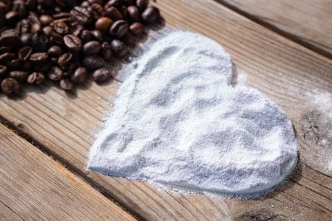 A creative composition of roasted coffee beans and soft pink. Stockfoto's