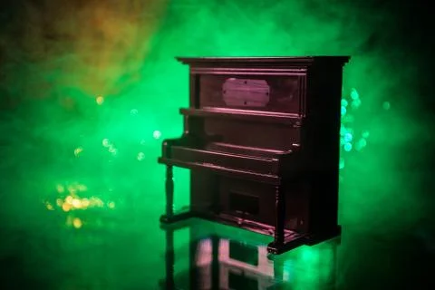 Piano Arkistokuvat \u0026 kuvat ~ RoyaltyPiano Arkistokuvat \u0026 kuvat ~ Royalty  