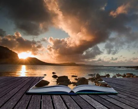 Creative concept image of seascape in pages of book Illustrazione stock