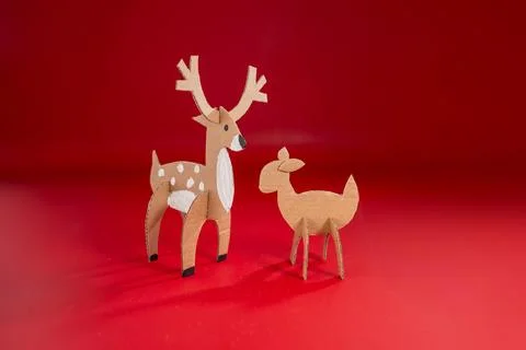 Creative crafting project, 3D paper model of deer, assembled with notches, .. Fotos de archivo