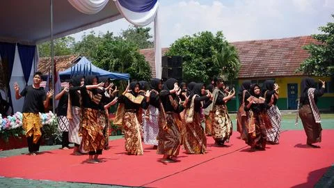 Creative dance by vocational high school student Foto stock