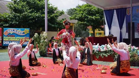 Creative dance by vocational high school student Foto stock