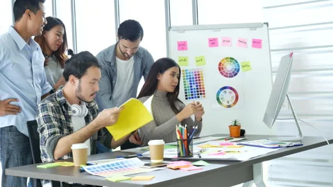 Creative design woman present talking use sticky notes post, present ideas. Dive Stock Footage 168663217